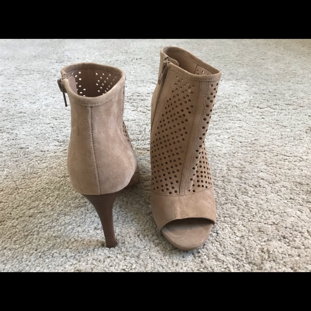 Trendy - Unworn Beige/Tan Spring Bootie
